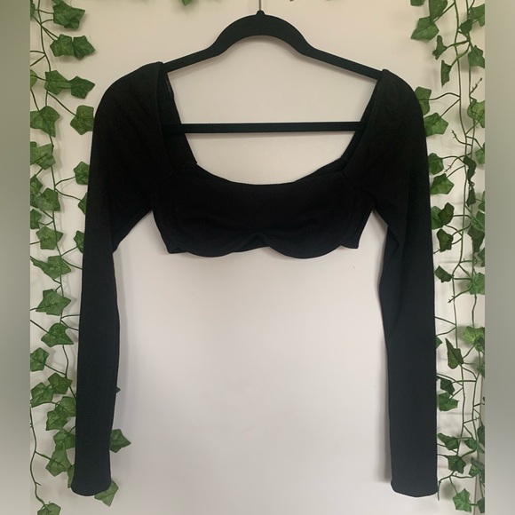 It’s in a size four. Excellent condition. - Picture 2 of 6